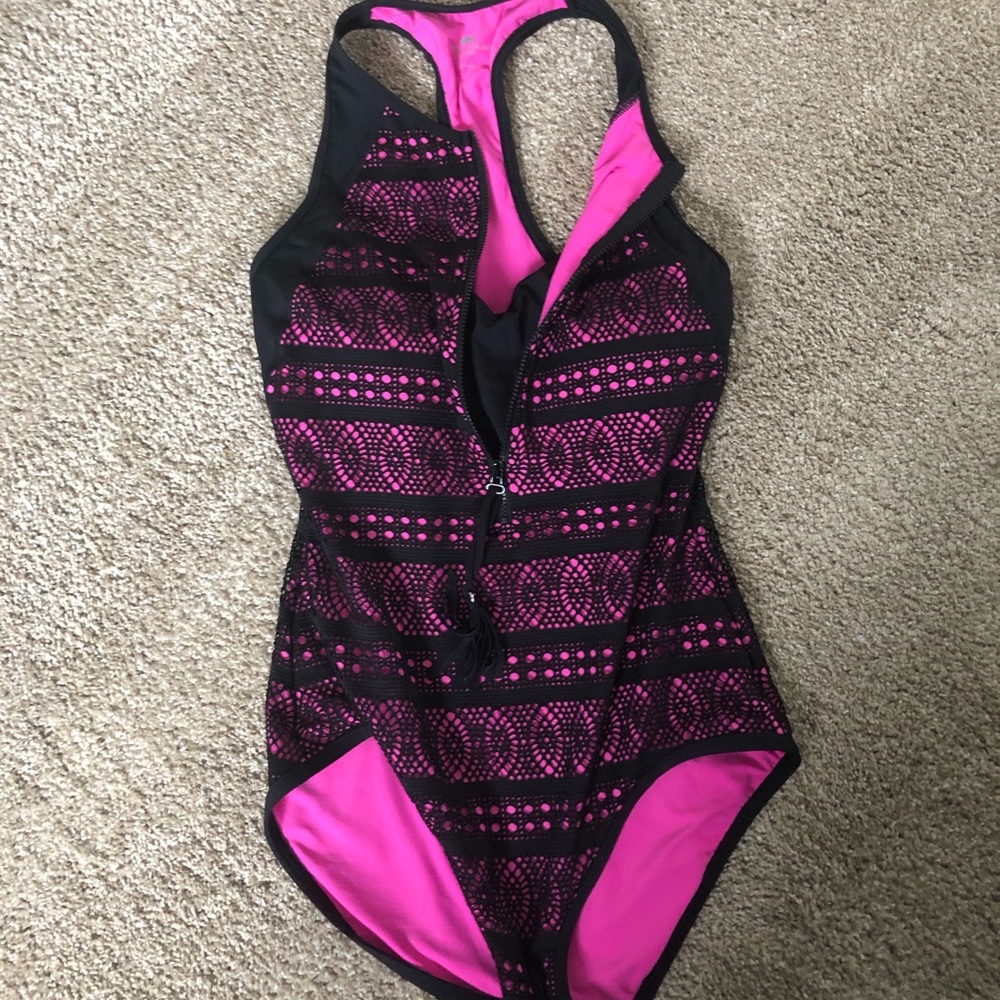 bathing suit- stylish front zipper- never worn- size 6 Beach House Brand